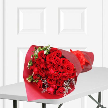 Graceful Red Roses For A Date