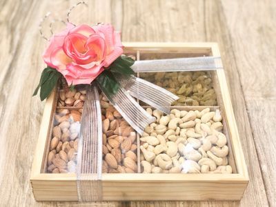 Wooden dry fruit box